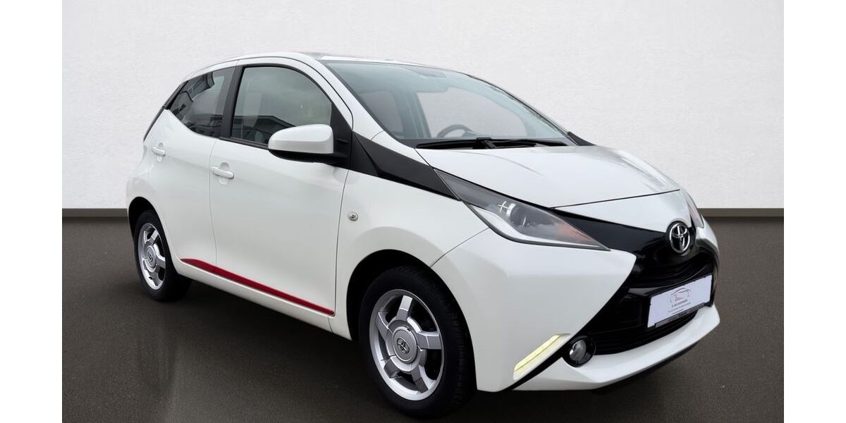 Toyota Aygo (X) 121.000 km 5.999 &euro; Frankfurt am Main 60386