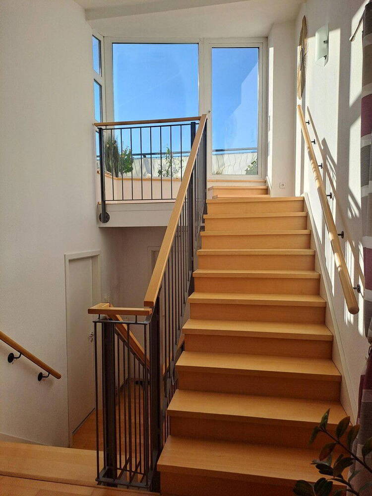 Großzügiges Familien - Reihenendhaus mit Loggia in Eschersheim