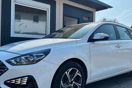 Hyundai i30 156.729 km 8.999 &euro; Messel 64409