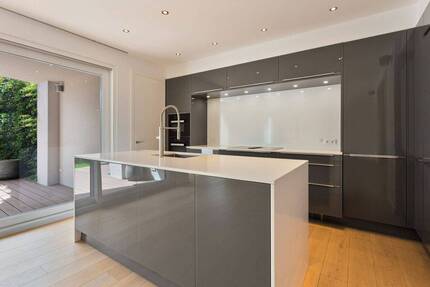 Exklusives Einfamilienhaus mit hochwertiger Ausstattung, 2 PKW Stellplätzen und kleinem Garten 4 zimmer