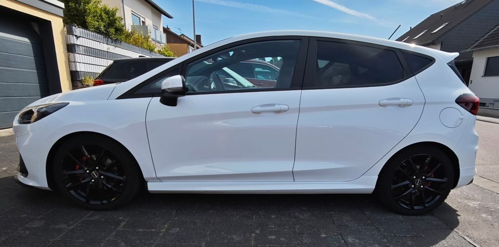 Ford Fiesta 42.000 km 22.100 &euro; Babenhausen 64832