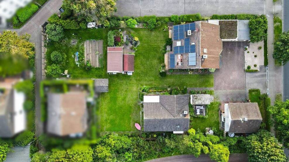 Neu-Isenburg: 1 Mehrgenerationenhaus, 2 Einfamilienhäuser und eine Bauoption mit Bauvorbescheid