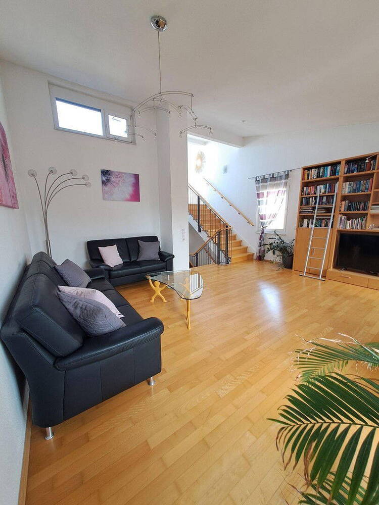 Großzügiges Familien - Reihenendhaus mit Loggia in Eschersheim