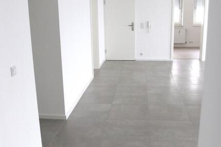 Zentrale 4Zi EG Wohnung - Hofheim, 95qm, Barrierearm, 2 Garagen 4 zimmer