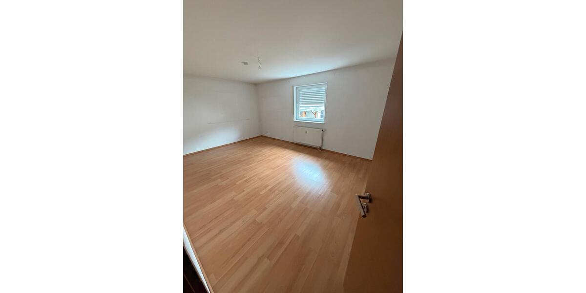 Etagenwohnung Bensheim - 4 Zimmer, 140 m&sup2;, 1.600&euro; | Angebot:26103993