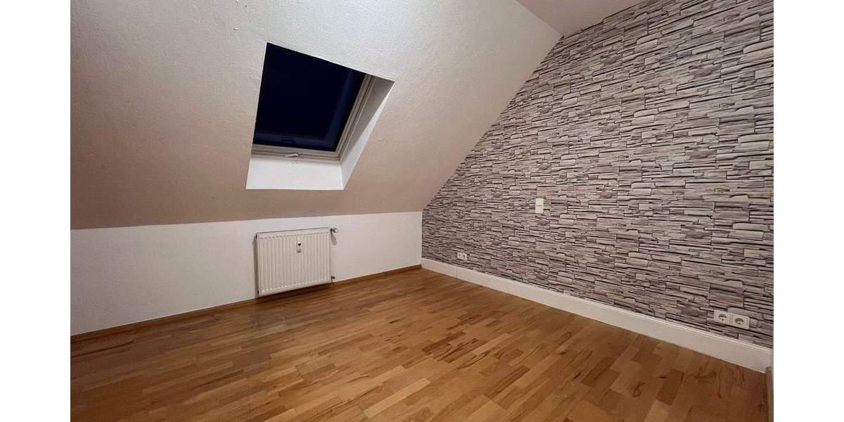 ?? Frankfurt-Goldstein: Gepflegtes 2-Familienhaus mit Garten, Garagen & Bonus zimmer