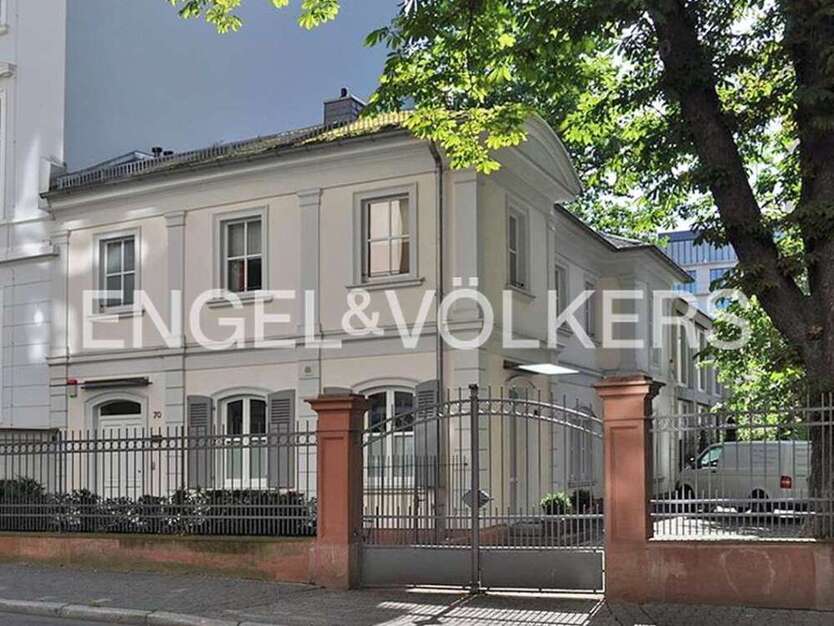 Haus zum Mieten in Frankfurt am Main 6.000 € 192 m²