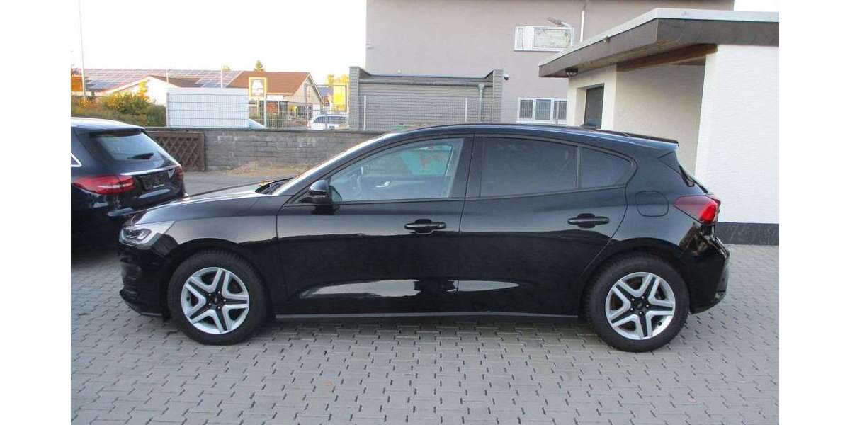 Ford Focus 103.331 km 13.799 &euro; Babenhausen 64832