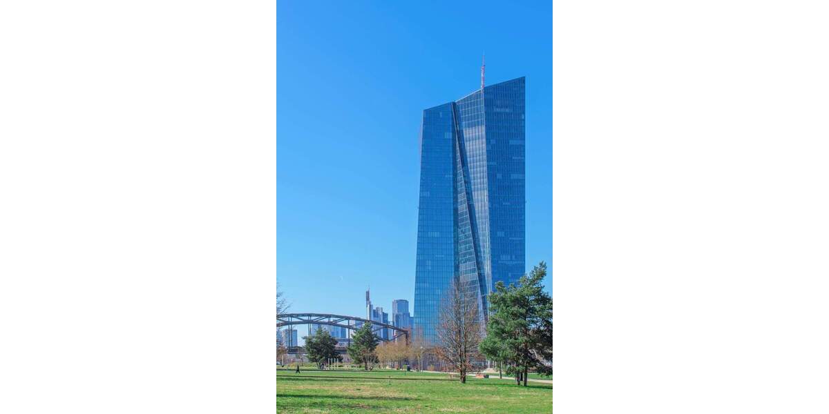 Etagenwohnung Frankfurt am Main Ostend - 2 Zimmer, 63 m&sup2;, 1.960&euro; | Angebot:25040072