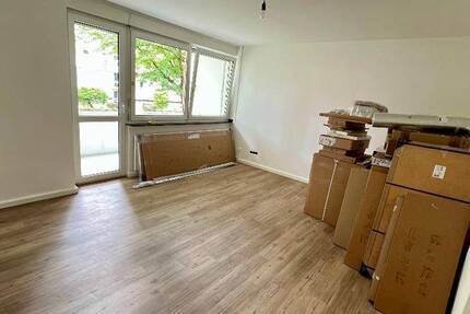 Attraktive, frisch renovierte 4-Zimmer-Wohnung mit Balkon und Einbauküche