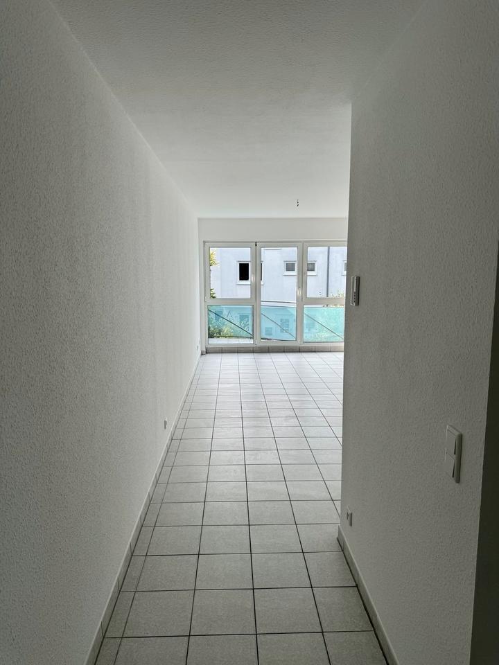 Helle 2-Zimmer-Wohnung mit zwei Balkonen und Tiefgarage