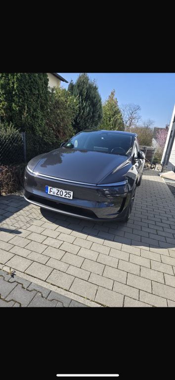 Tesla Model Y 12.000 km 52.500 € Frankfurt 60437
