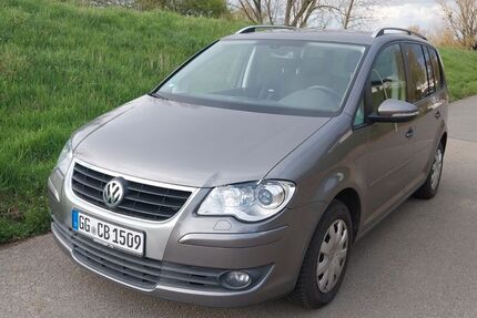 VW Touran 141.050 km 7.200 &euro; Stockstadt 64589