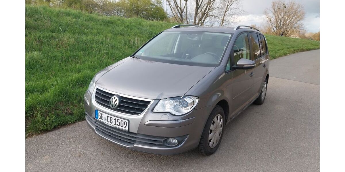 VW Touran 141.050 km 7.200 &euro; Stockstadt 64589