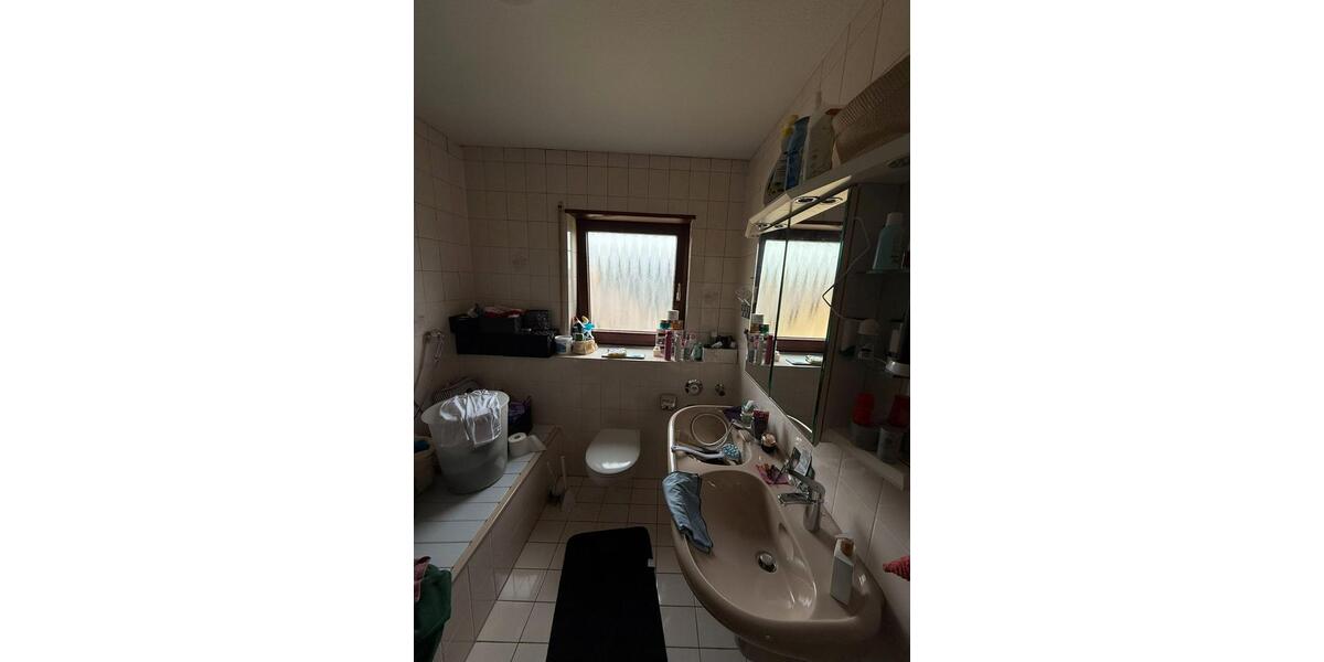 Dachgeschoßwohnung Stockstadt am Rhein - 3 Zimmer, 92 m&sup2;, 1.270&euro; | Angebot:26670903