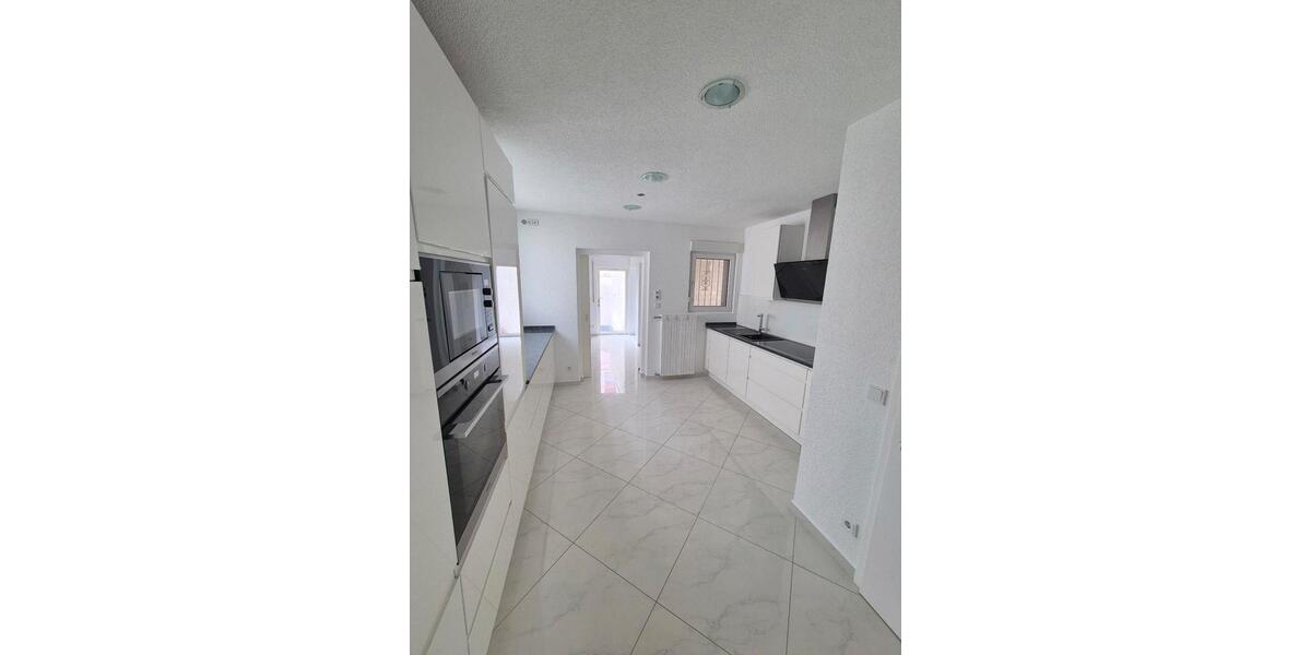 Erdgeschoßwohnung Bischofsheim - 4.5 Zimmer, 143 m&sup2;, 1.790&euro; | Angebot:26221976