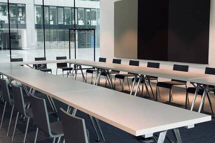 Buchen Sie Großraumbüros für Unternehmen jeder Größe in Regus The Squaire Business Center zimmer