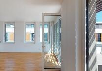 Lichtdurchflutete und großzügig geschnittene 3-Zimmer-Wohnung mit großer Dachterrasse!