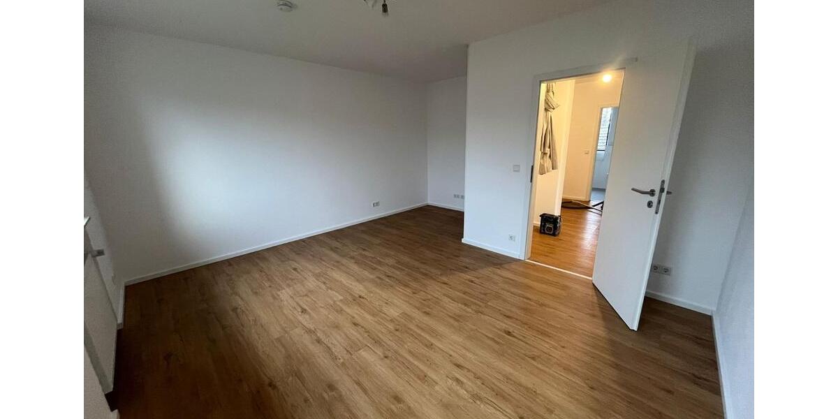 Lichtdurchflutete, renovierte 2-Zimmer Wohnung mit Balkon 2 zimmer