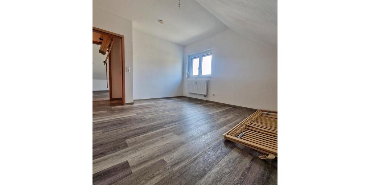 Dachgeschoßwohnung Bürstadt - 3 Zimmer, 72 m&sup2;, 930&euro; | Angebot:26302637