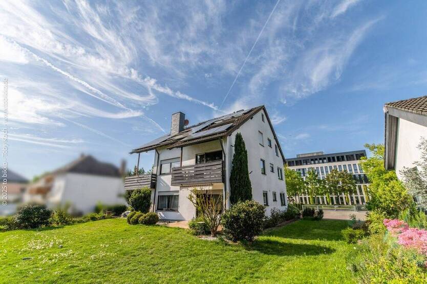 Neu-Isenburg: 1 Mehrgenerationenhaus, 2 Einfamilienhäuser und eine Bauoption mit Bauvorbescheid