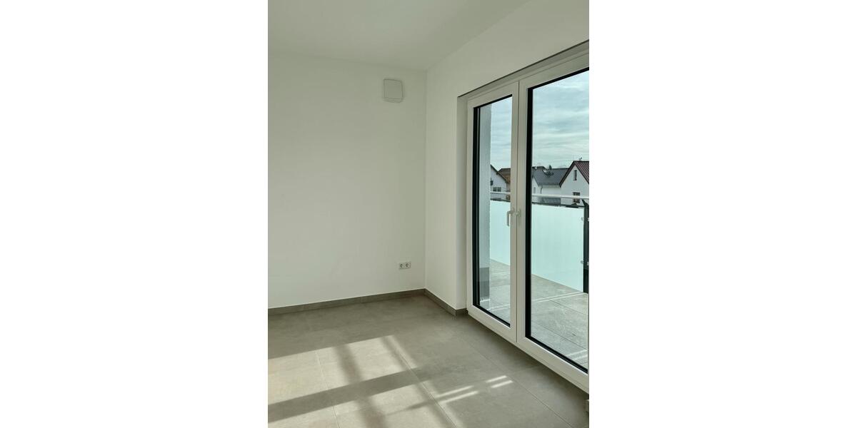 Helle 2,5-Zimmer-Penthouse-Wohnung mit hochwertiger Einbauküche und Aufzug 2.5 zimmer