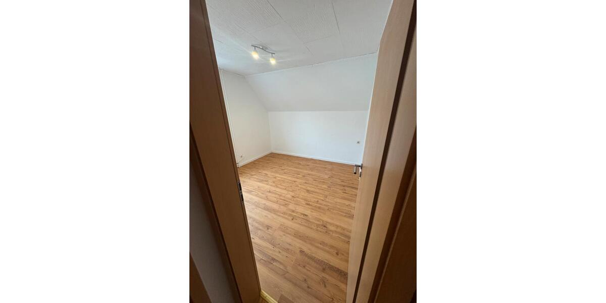 Etagenwohnung Büttelborn - 6 Zimmer, 93 m&sup2;, 1.250&euro; | Angebot:25379359