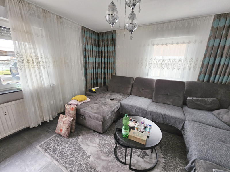 ObjNr:19646 - Freistehendes Dreifamilienhaus mit großem Grundstück; Kapitalanlage oder Mehrgenerationenhaus 9 zimmer