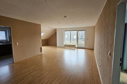Moderne 3-Zimmer-Dachgeschosswohnung mit sonnigem Westbalkon – zentral in Obertshausen 3 zimmer