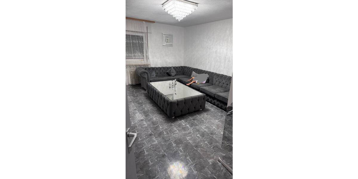 Schöne große 4 Zimmer Wohung 1 zimmer