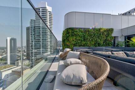 Wohnen mit Skyline-Panorama: Exklusives Tower-Apartment in City-Lage 2 zimmer