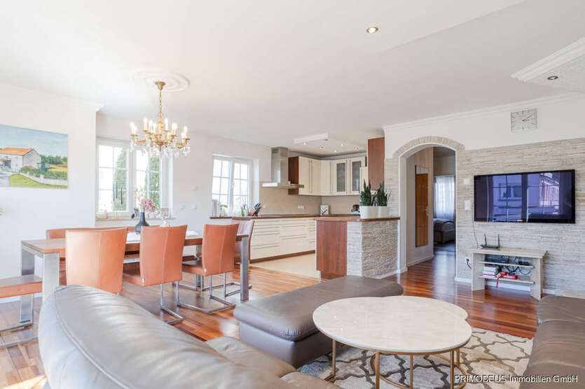 Haus zum Kaufen in Neu-Isenburg 1.249.000 € 249 m²