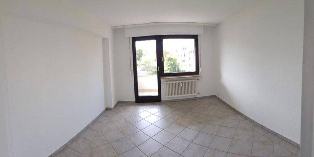 sofort Einzugsbereit, kpl. renovierte 3 Zimmerwohung im 1. OG, ohne Maklerkosten