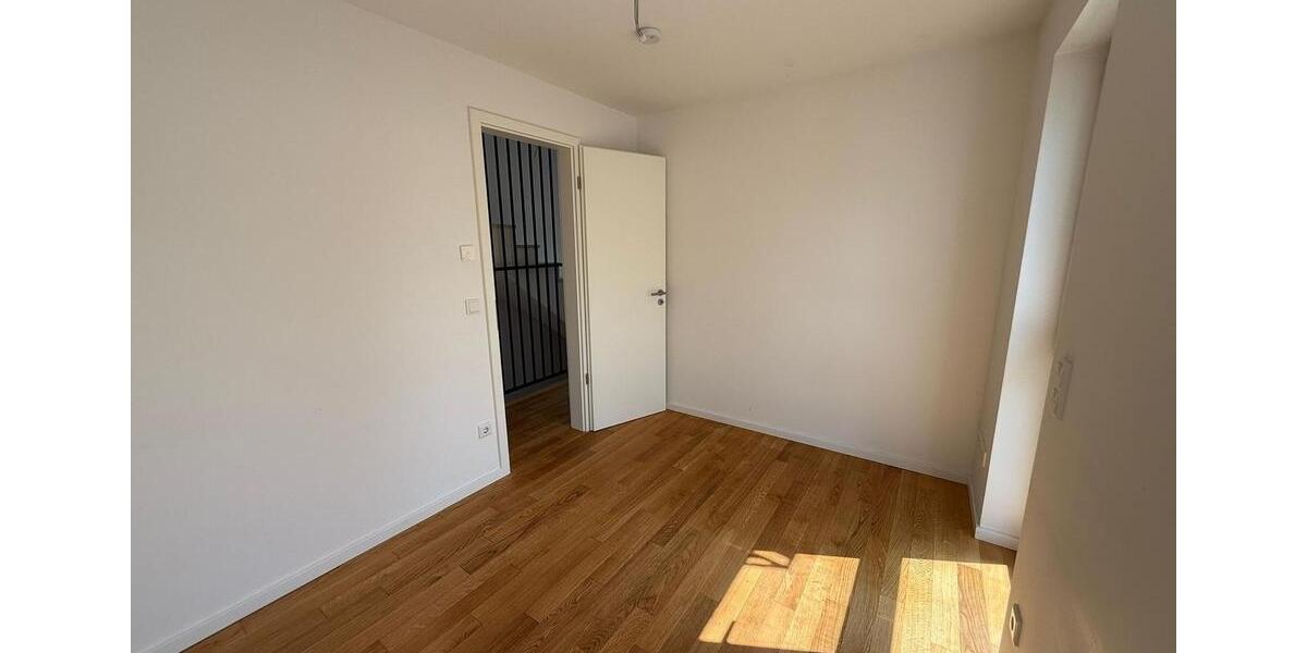 Doppelhaushälfte Frankfurt am Main West - 4 Zimmer, 113 m&sup2;, 2.300&euro; | Angebot:26093726