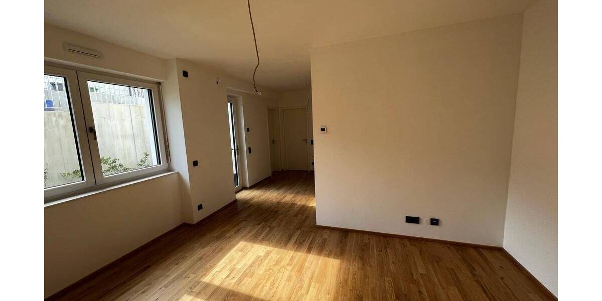 Doppelhaushälfte Mainz Weisenau - 6 Zimmer, 159 m&sup2;, 2.500&euro; | Angebot:25683725