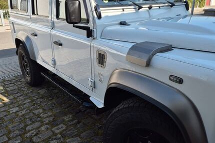 Land Rover Defender 124.000 km 45.300 &euro; Hochheim/m 65239