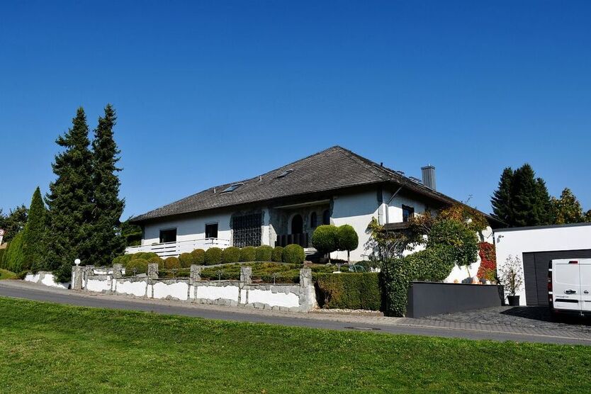 Hochwertiges wunderschönes Anwesen in Feldrandlage von Fränkisch-Crumbach 11 zimmer