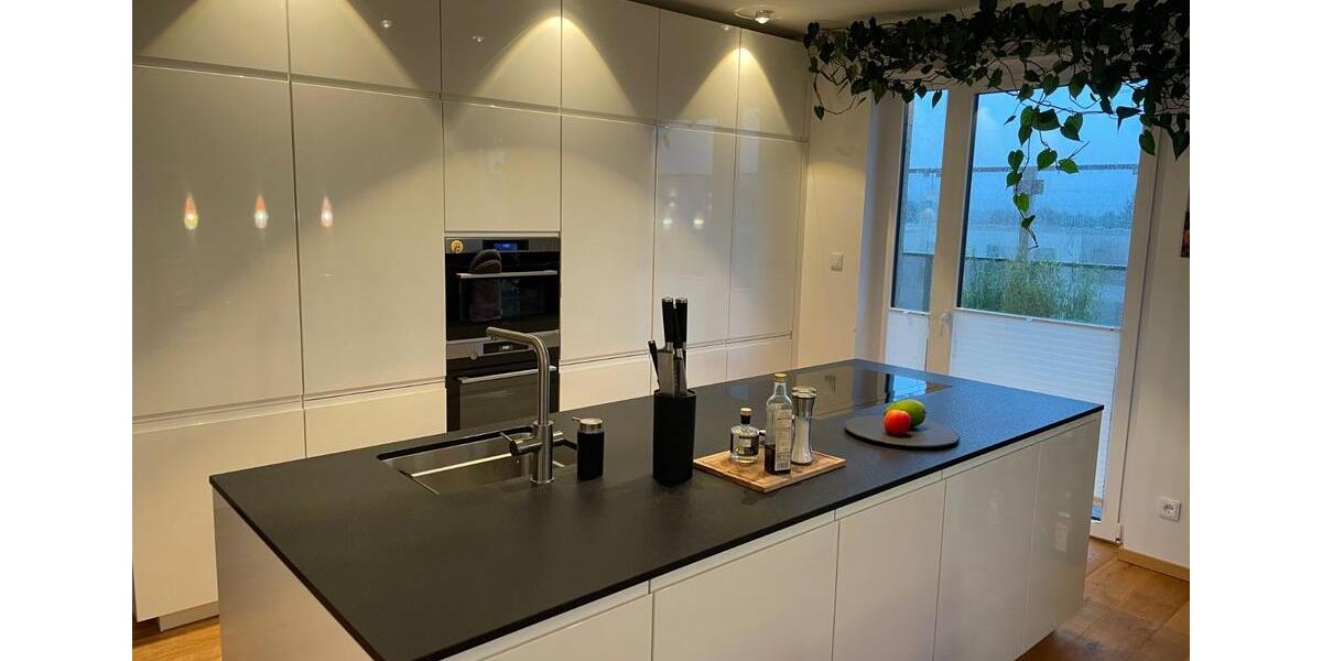 Luxus 2-Z.-Penthouse (98 m²) - Terrasse, AC, TG, Kamin; Möbel 2 zimmer