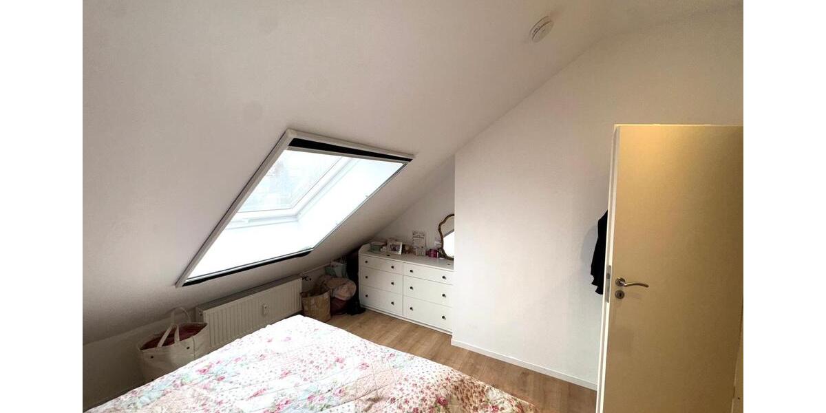 Gemütliche 3-Zi.-DG Whg m. Kamin & Einbauküche in Sachsenhausen 3 zimmer