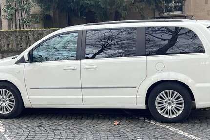Lancia Voyager 203.000 km 8.999 &euro; Frankfurt 60318