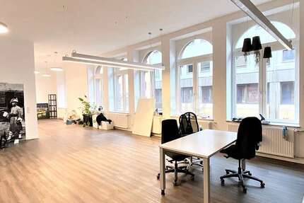 Büro in Frankfurt am Main 6.500 € 380 m² zimmer