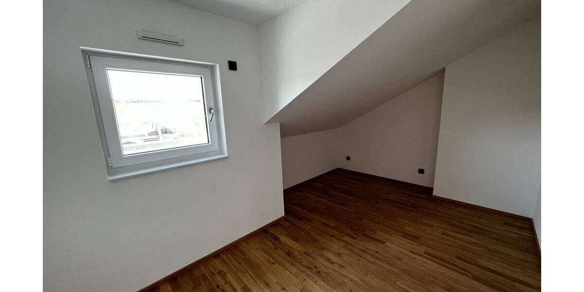 Doppelhaushälfte Mainz Weisenau - 6 Zimmer, 159 m&sup2;, 2.500&euro; | Angebot:25683725