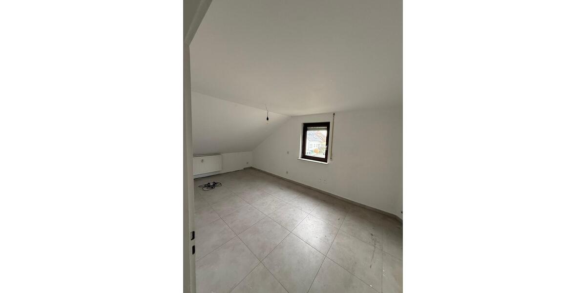 Dachgeschoßwohnung Bürstadt - 3 Zimmer, 80 m&sup2;, 1.250&euro; | Angebot:26336197