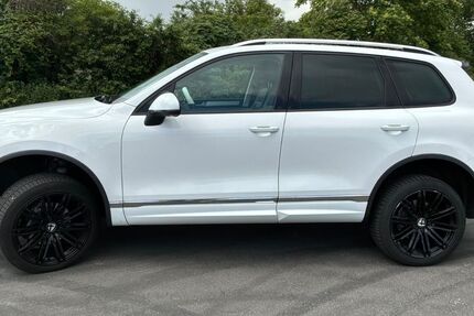 VW Touareg 289.500 km 13.700 &euro; Rüsselsheim 65428