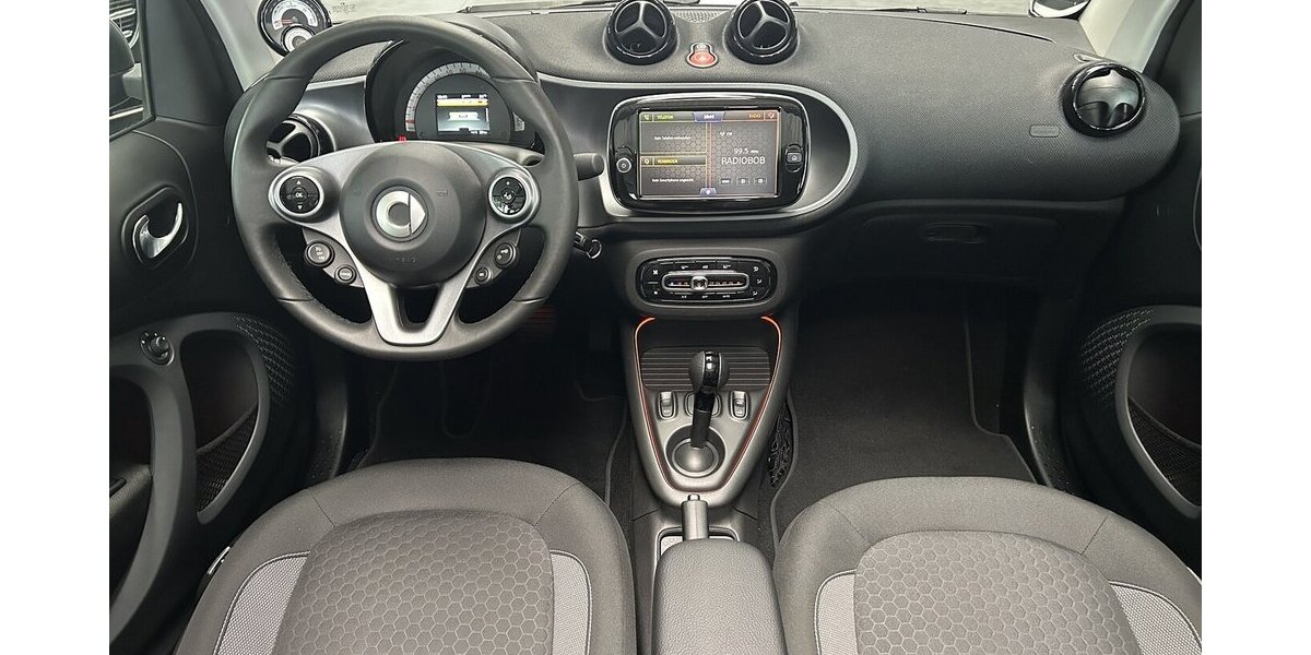 Smart ForTwo EQ CABRIO EXCLUSIVE-22KW-RÜCKFAHRKAMERA! 13.660 km 18.399 &euro; Groß-Umstadt 64823