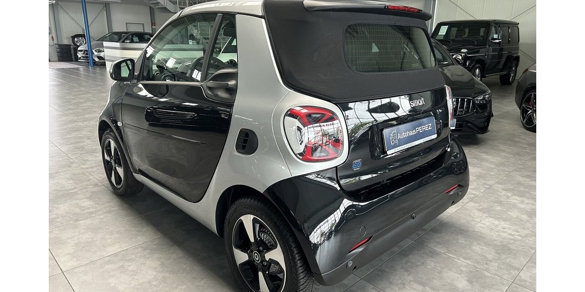 Smart ForTwo EQ CABRIO EXCLUSIVE-22KW-RÜCKFAHRKAMERA! 13.660 km 18.399 &euro; Groß-Umstadt 64823