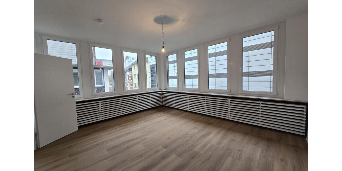 Dachgeschoßwohnung Offenbach am Main - 5 Zimmer, 200 m&sup2;, 2.600&euro; | Angebot:24441320