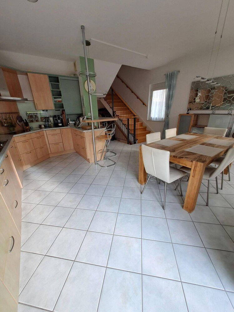 Großzügiges Familien - Reihenendhaus mit Loggia in Eschersheim