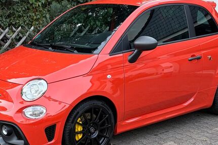 Abarth 695 11.490 km 27.990 &euro; Obertshausen 63179