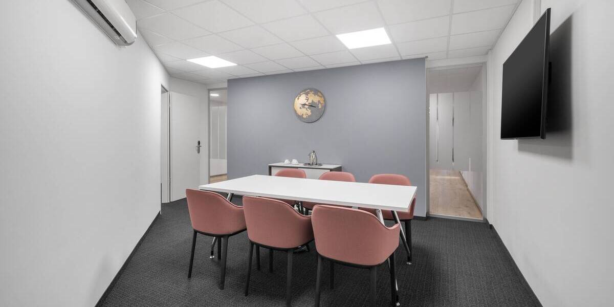 Privater Büroraum für 4 Personen in Regus Lyoner Stern zimmer